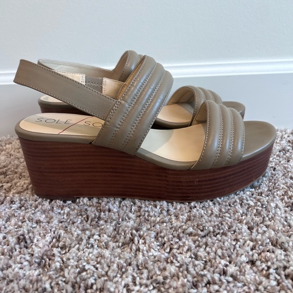 SOLE SOCIETY | Amberly Stacked Woodgrain Sandal‎ - Picture 1 of 5